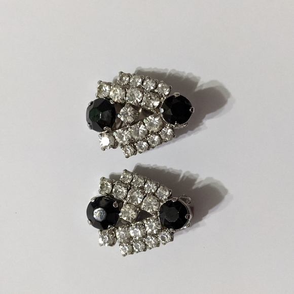 𝅺Vintage Silver Tone Black and Clear Rhinestone Clip On Statement Earrings - Picture 1 of 2